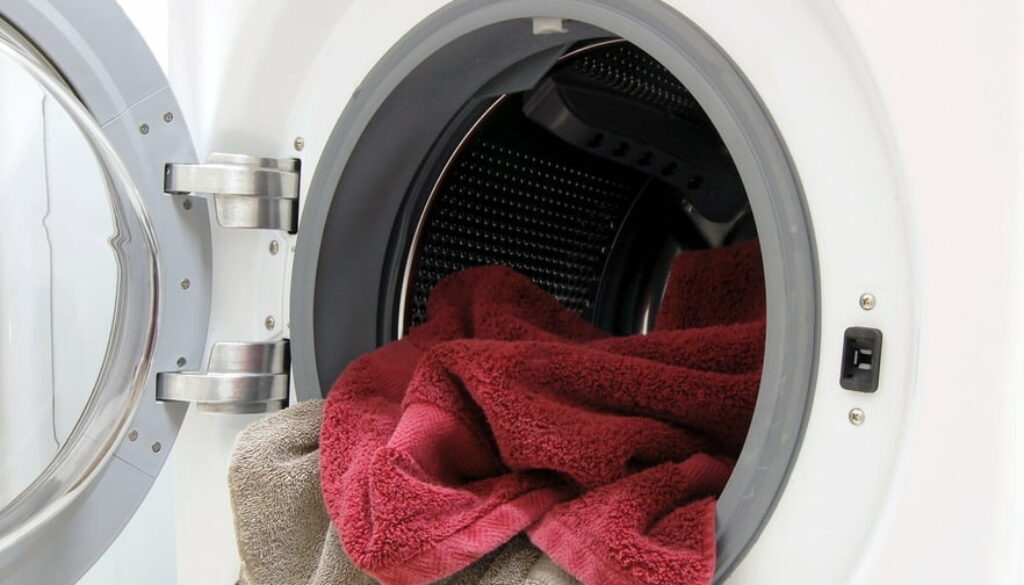 photodune-1294213-washer-and-towels-s